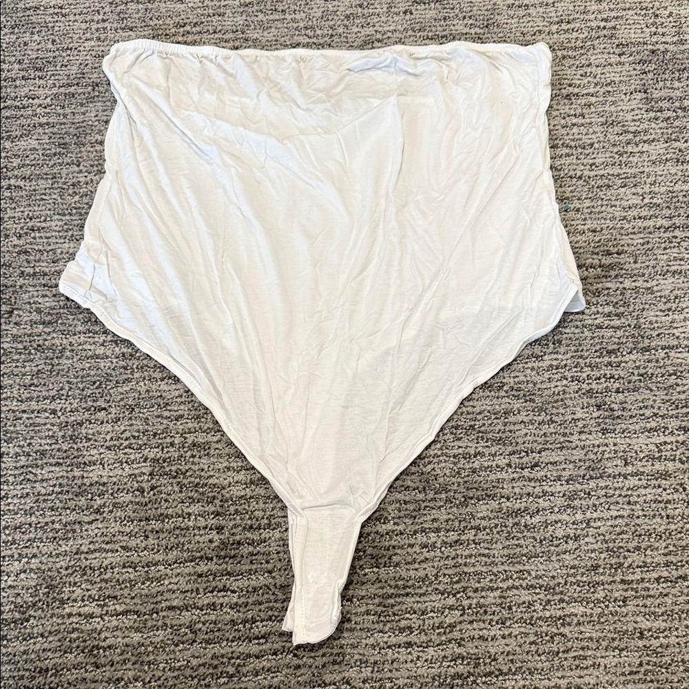 NWT Plus prettylittlething white Strapless bandeau Bodysuit